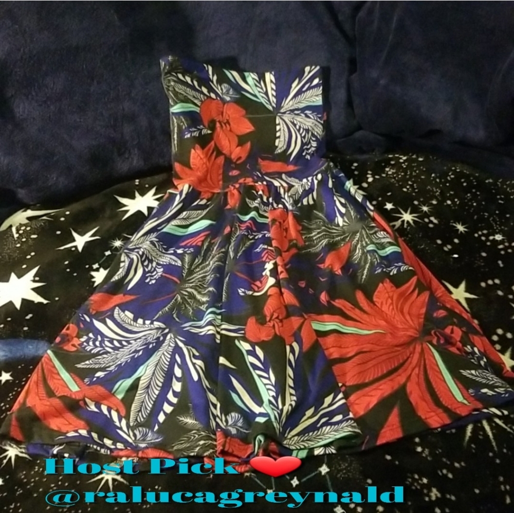 🚨2/$20🚨    WAS $50. Luna CLAIRE Strapless Small Summer Dress with stretch